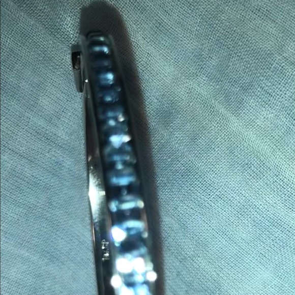 Beautiful bracelet with blue crystals. - Picture 6 of 8